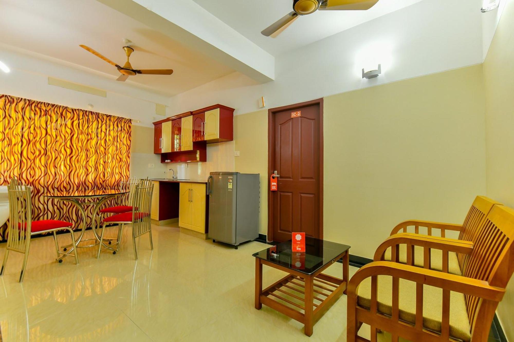 Oyo Flagship Uthradam Towers Hotel Thiruvananthapuram Ngoại thất bức ảnh