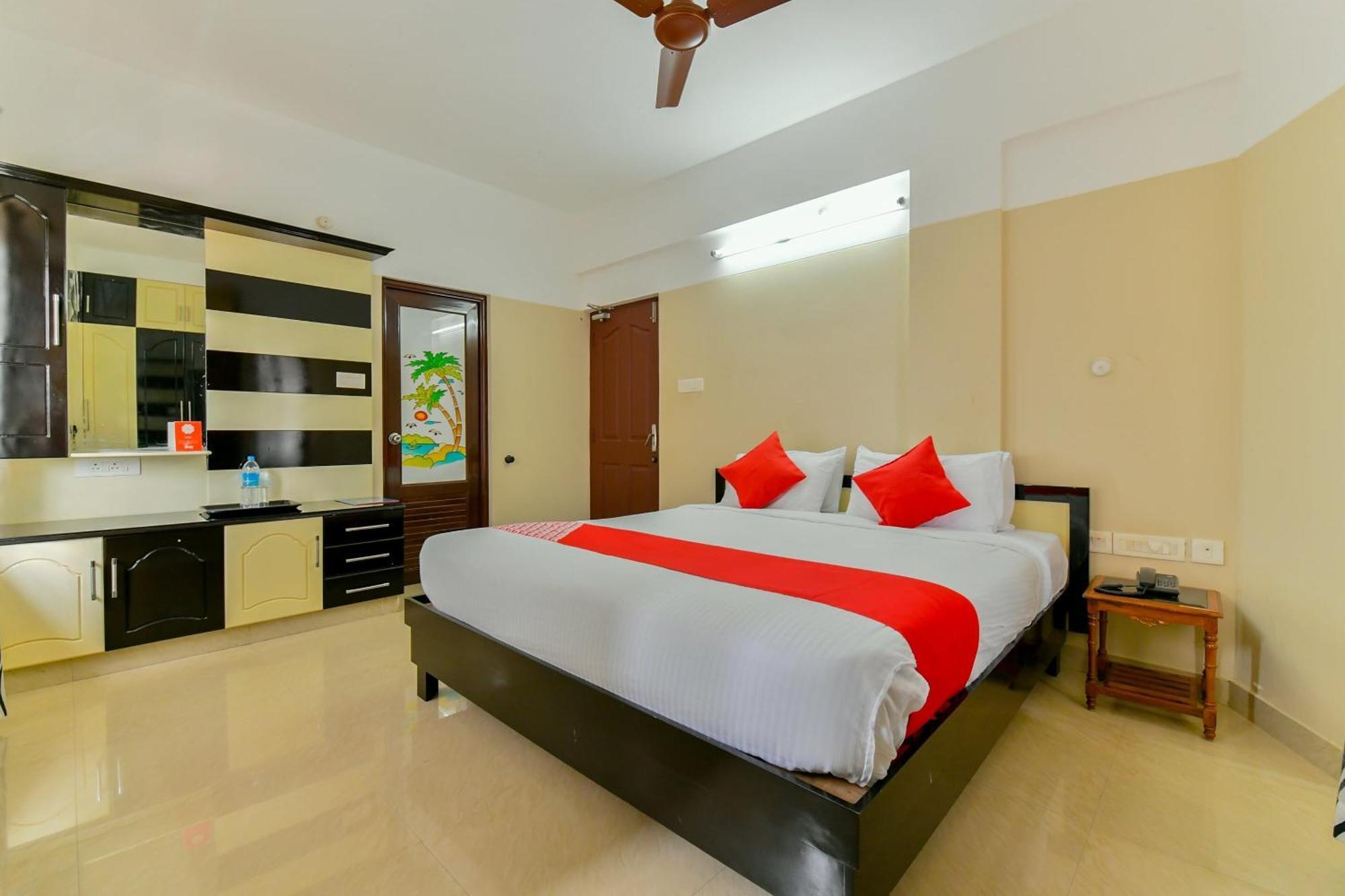 Oyo Flagship Uthradam Towers Hotel Thiruvananthapuram Ngoại thất bức ảnh