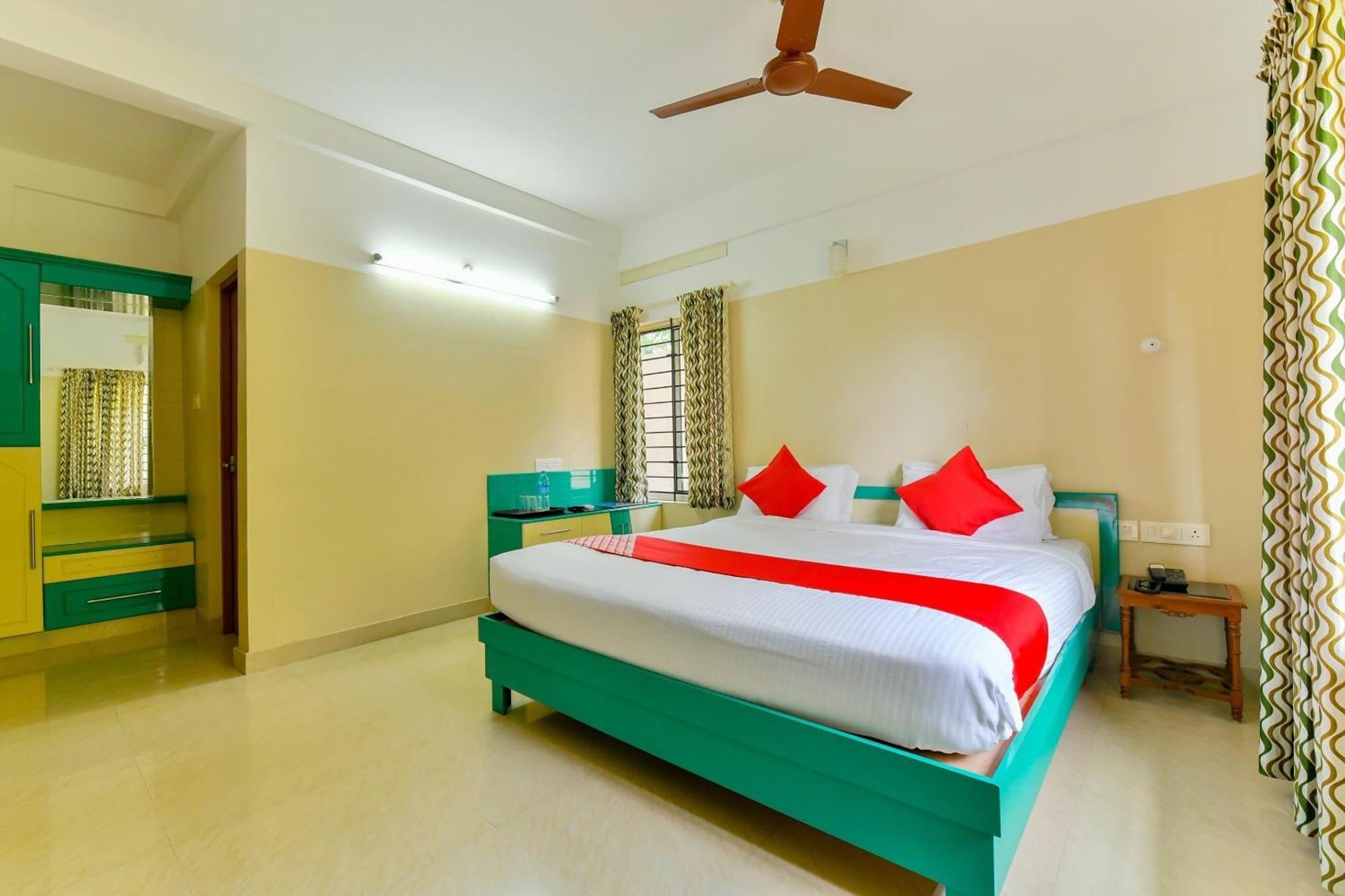Oyo Flagship Uthradam Towers Hotel Thiruvananthapuram Ngoại thất bức ảnh