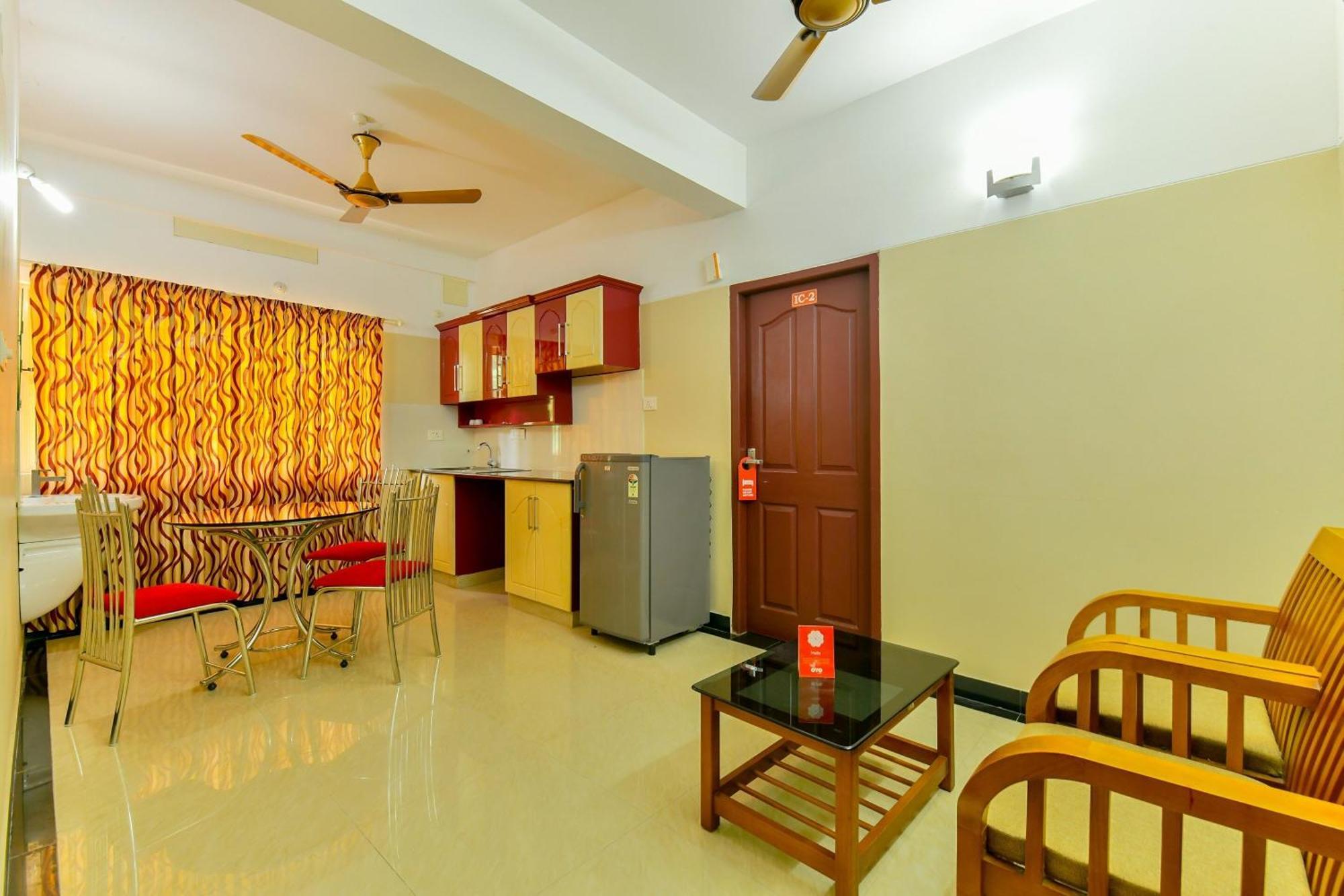 Oyo Flagship Uthradam Towers Hotel Thiruvananthapuram Ngoại thất bức ảnh