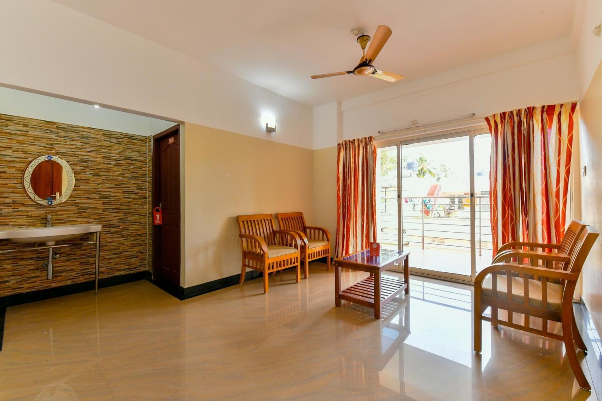 Oyo Flagship Uthradam Towers Hotel Thiruvananthapuram Ngoại thất bức ảnh