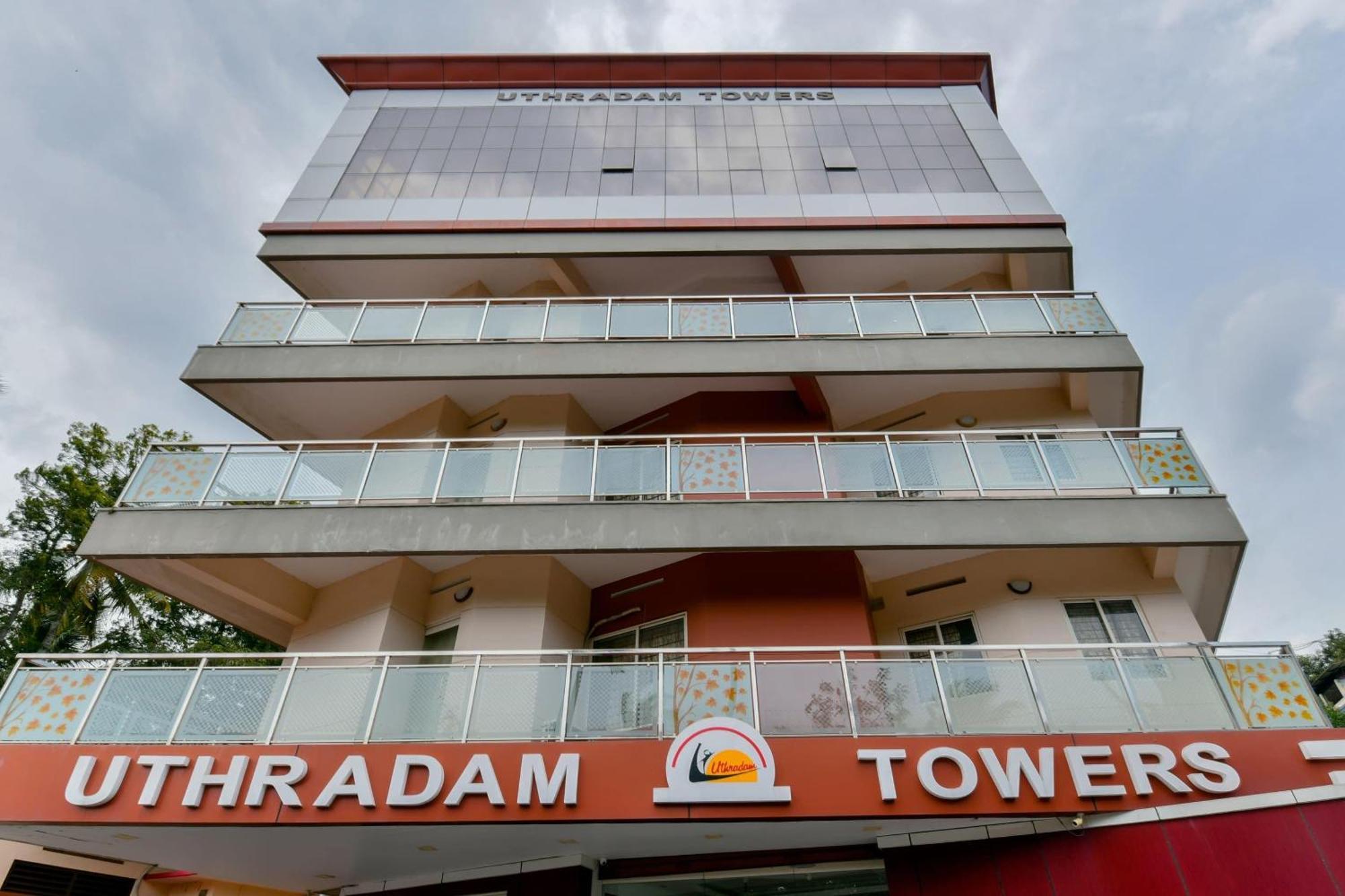 Oyo Flagship Uthradam Towers Hotel Thiruvananthapuram Ngoại thất bức ảnh