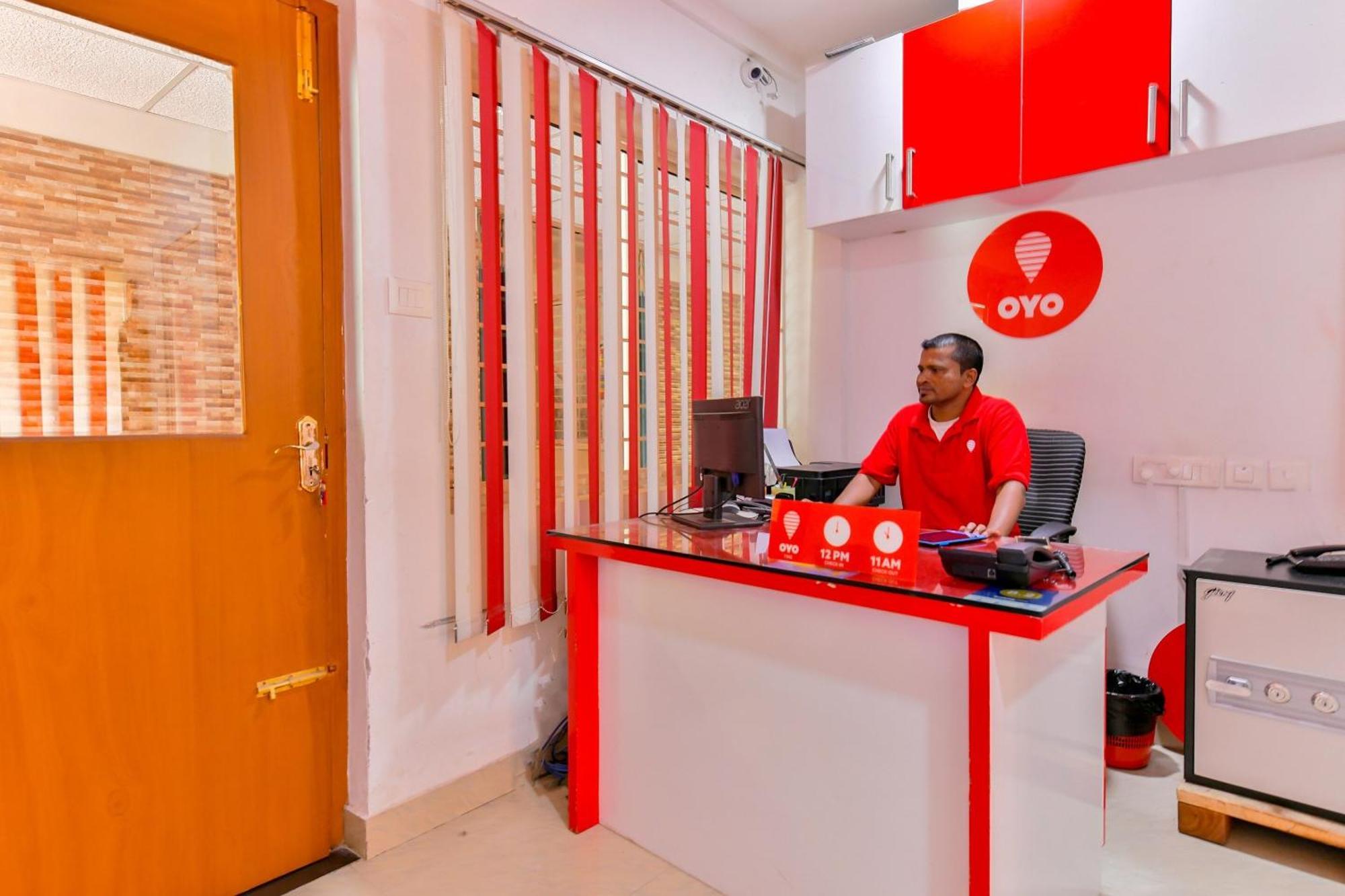 Oyo Flagship Uthradam Towers Hotel Thiruvananthapuram Ngoại thất bức ảnh