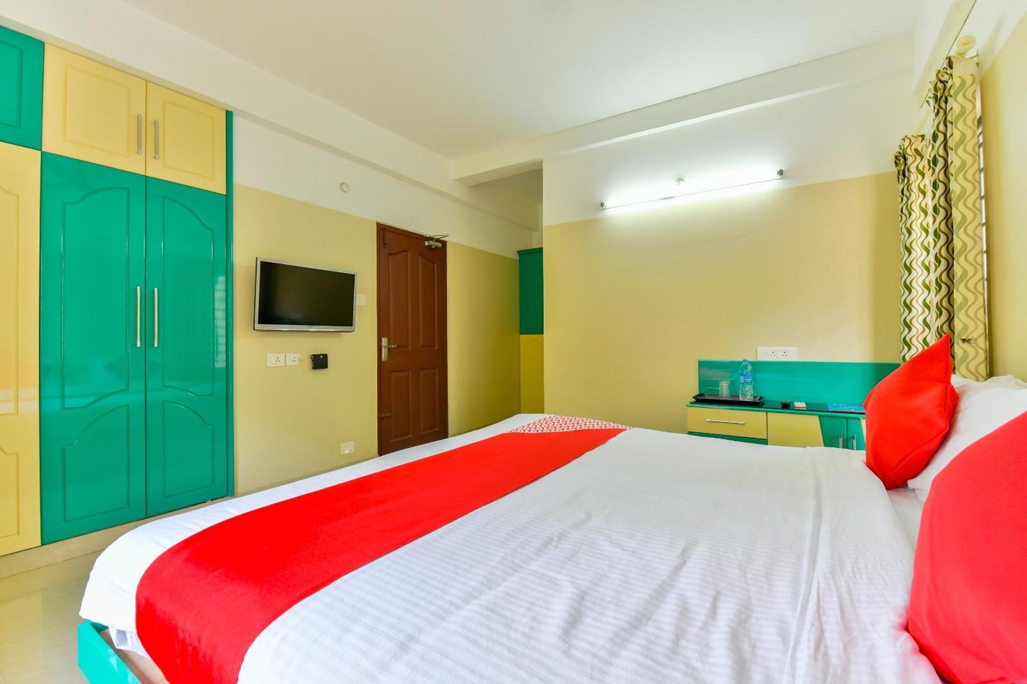 Oyo Flagship Uthradam Towers Hotel Thiruvananthapuram Ngoại thất bức ảnh