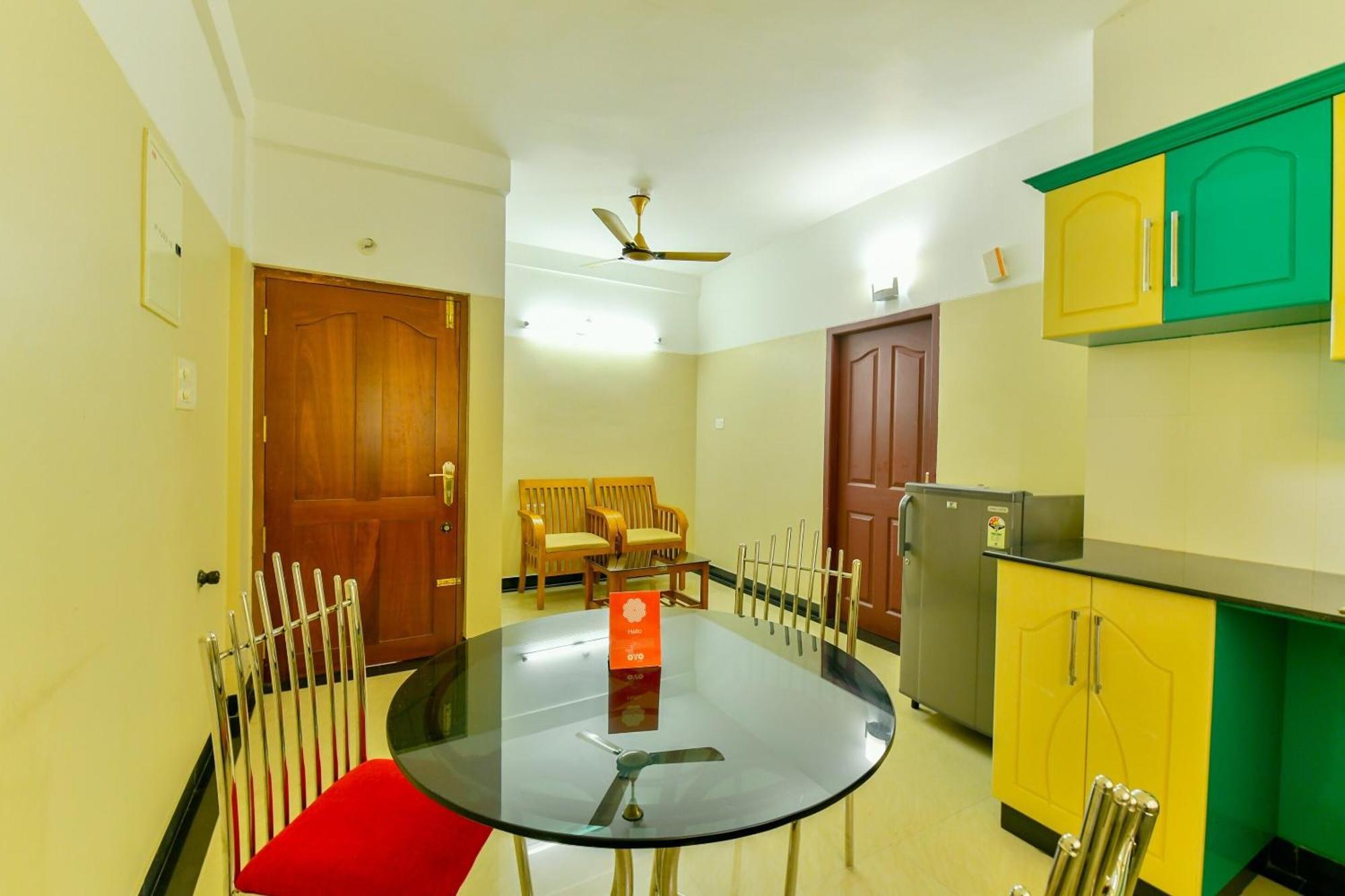 Oyo Flagship Uthradam Towers Hotel Thiruvananthapuram Ngoại thất bức ảnh