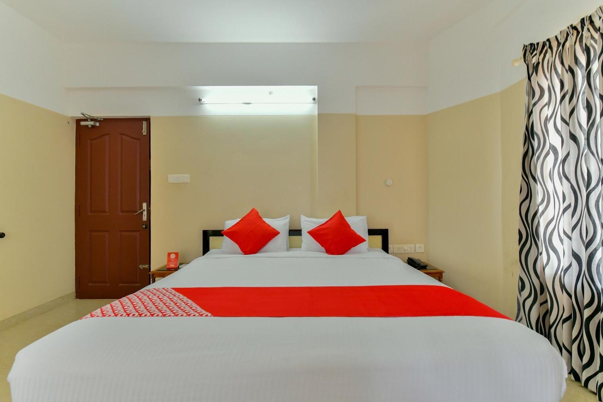 Oyo Flagship Uthradam Towers Hotel Thiruvananthapuram Ngoại thất bức ảnh