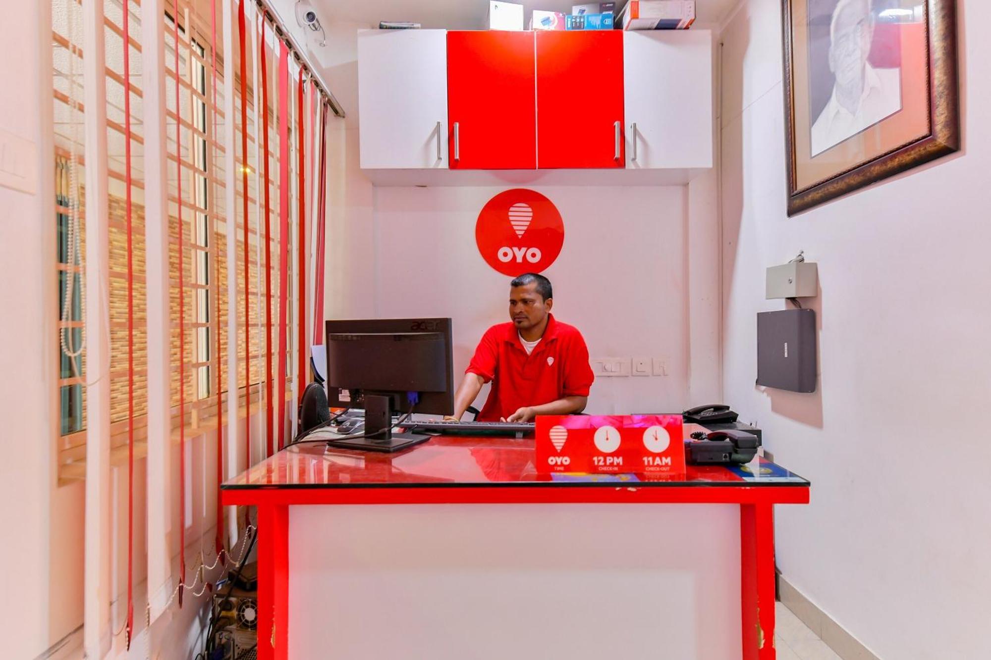 Oyo Flagship Uthradam Towers Hotel Thiruvananthapuram Ngoại thất bức ảnh