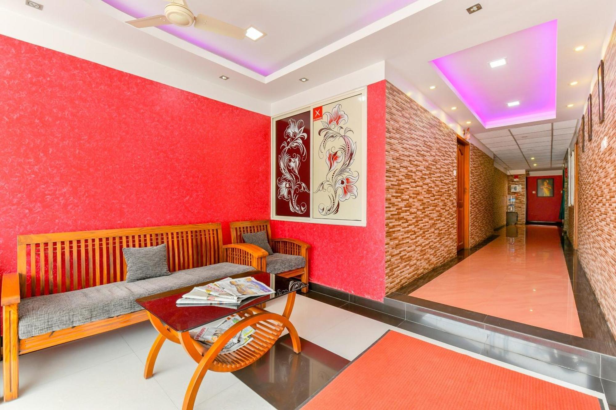 Oyo Flagship Uthradam Towers Hotel Thiruvananthapuram Ngoại thất bức ảnh